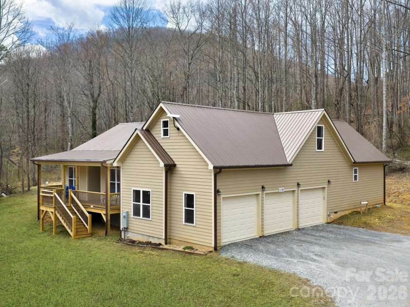 1230 Terrys Gap Road, Hendersonville, NC 28792.  MLS# CAR4342628, YatesRealty ID 28944. 
