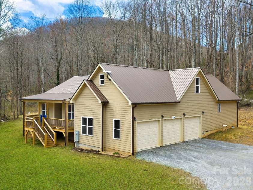 1230 Terrys Gap Road, Hendersonville, NC 28792.  MLS# CAR4342628, YatesRealty ID 28944. 