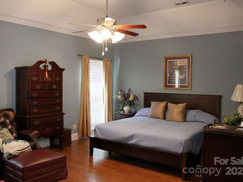 2085 Cavendale Drive, Rock Hill, SC 29732.  MLS# CAR4279302, YatesRealty ID 28945. First floor primary suite