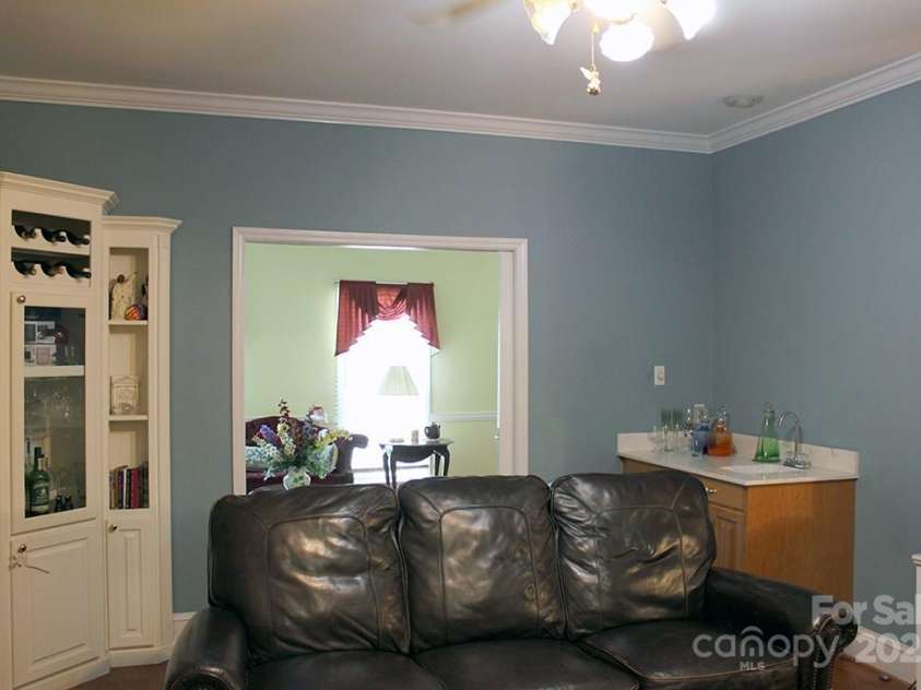 2085 Cavendale Drive, Rock Hill, SC 29732.  MLS# CAR4279302, YatesRealty ID 28945. Wet bar in family room