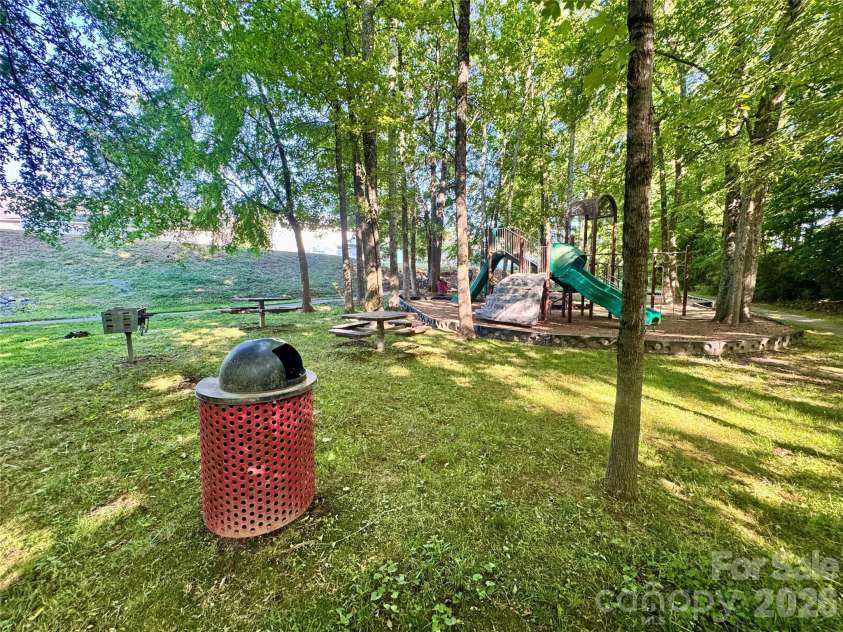 6342 Ziegler Lane, Charlotte, NC 28269.  MLS# CAR4385027, YatesRealty ID 28947. 
