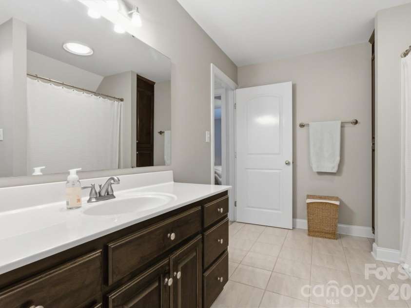 2925 Arbor Knoll, Concord, NC 28025.  MLS# CAR4380633, YatesRealty ID 28948. Bathroom on upper level