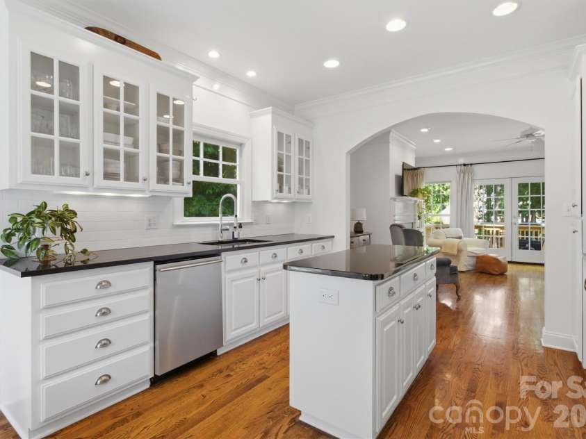 2925 Arbor Knoll, Concord, NC 28025.  MLS# CAR4380633, YatesRealty ID 28948. Kitchen flowing into inviting living room