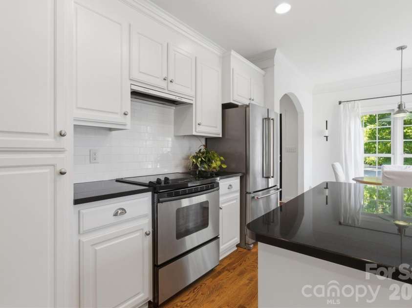2925 Arbor Knoll, Concord, NC 28025.  MLS# CAR4380633, YatesRealty ID 28948. Modern, open kitchen