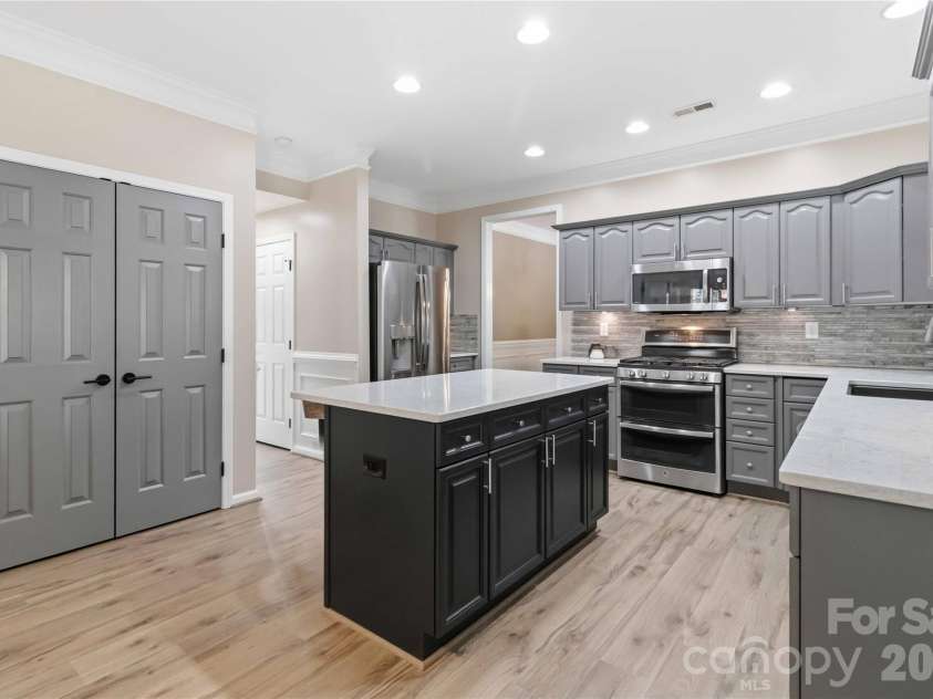 544 Saint George Road, Fort Mill, SC 29708.  MLS# CAR4384455, YatesRealty ID 28949. 