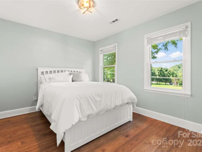 18733 Bluff Point Road, Cornelius, NC 28031.  MLS# CAR4267199, YatesRealty ID 28952. BR 3 w/LKN views