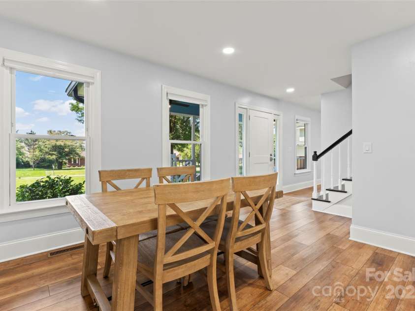 18733 Bluff Point Road, Cornelius, NC 28031.  MLS# CAR4267199, YatesRealty ID 28952. Breakfast/fining with LKN views