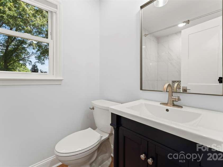 18733 Bluff Point Road, Cornelius, NC 28031.  MLS# CAR4267199, YatesRealty ID 28952. Full bath