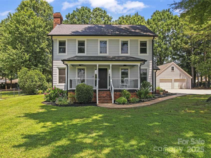 18733 Bluff Point Road, Cornelius, NC 28031.  MLS# CAR4267199, YatesRealty ID 28952. Great Location, Large Lot w/No HOA! LKN Water Views