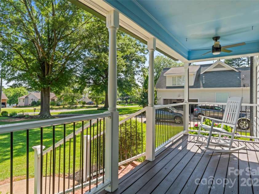 18733 Bluff Point Road, Cornelius, NC 28031.  MLS# CAR4267199, YatesRealty ID 28952. Rockin' the days away