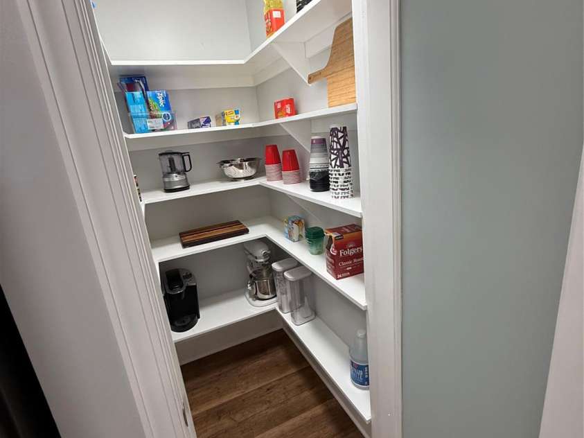 18733 Bluff Point Road, Cornelius, NC 28031.  MLS# CAR4267199, YatesRealty ID 28952. Walk in pantry