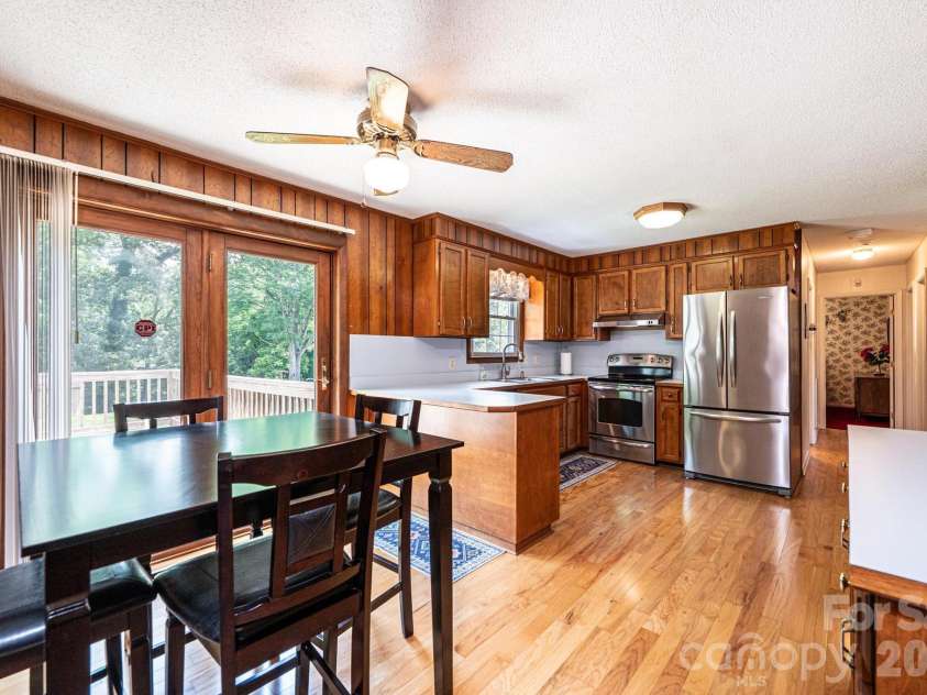 315 Shannonbrook Drive, Newton, NC 28658.  MLS# CAR4388332, YatesRealty ID 28952. Dining