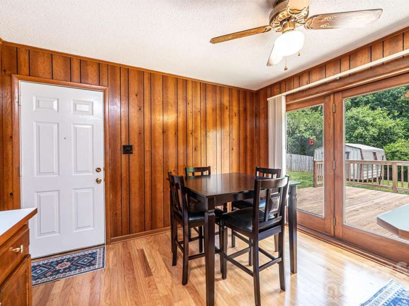 315 Shannonbrook Drive, Newton, NC 28658.  MLS# CAR4388332, YatesRealty ID 28952. Dining
