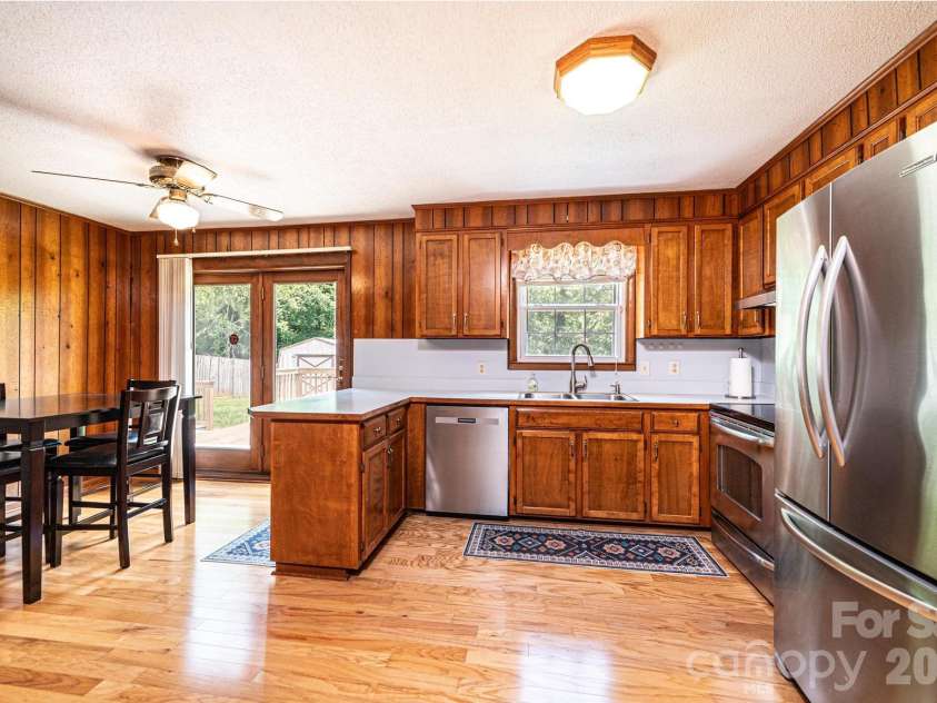 315 Shannonbrook Drive, Newton, NC 28658.  MLS# CAR4388332, YatesRealty ID 28952. Kitchen