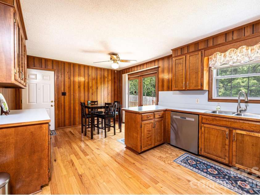 315 Shannonbrook Drive, Newton, NC 28658.  MLS# CAR4388332, YatesRealty ID 28952. Kitchen