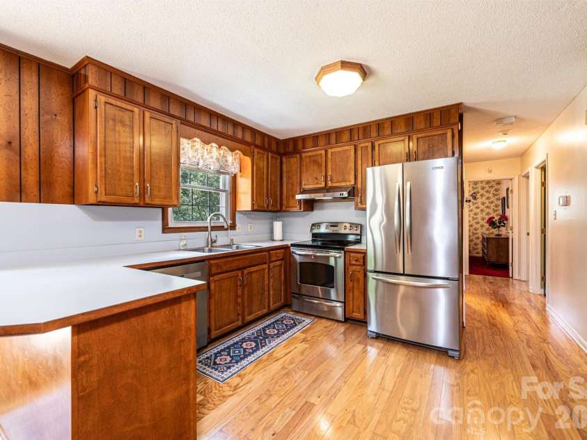 315 Shannonbrook Drive, Newton, NC 28658.  MLS# CAR4388332, YatesRealty ID 28952. Kitchen