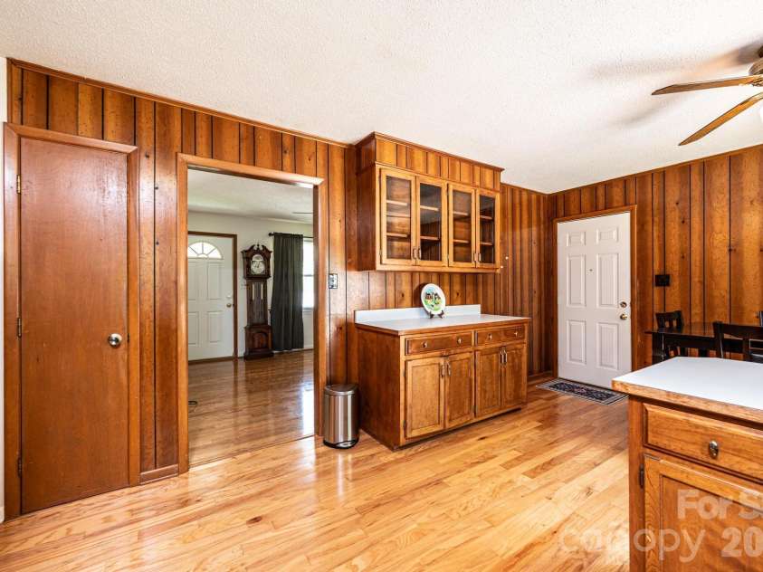 315 Shannonbrook Drive, Newton, NC 28658.  MLS# CAR4388332, YatesRealty ID 28952. Kitchen