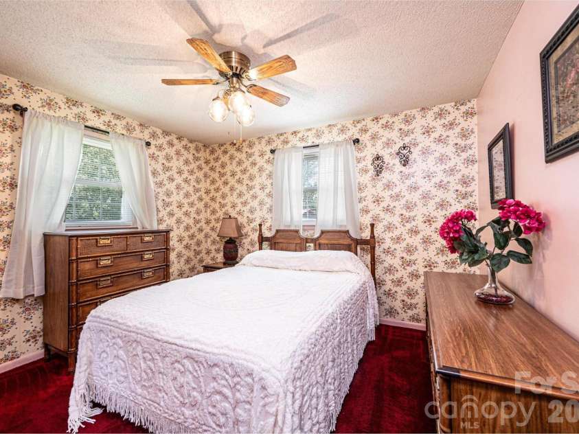 315 Shannonbrook Drive, Newton, NC 28658.  MLS# CAR4388332, YatesRealty ID 28952. Primary BR