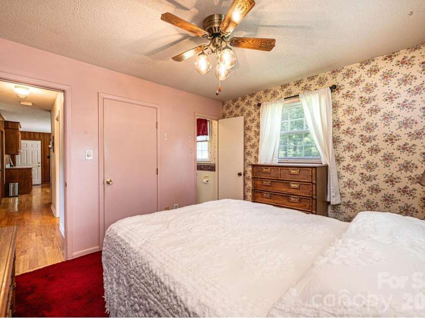 315 Shannonbrook Drive, Newton, NC 28658.  MLS# CAR4388332, YatesRealty ID 28952. Primary BR