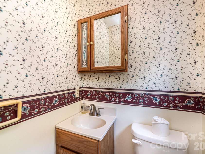 315 Shannonbrook Drive, Newton, NC 28658.  MLS# CAR4388332, YatesRealty ID 28952. Primary Half Bath