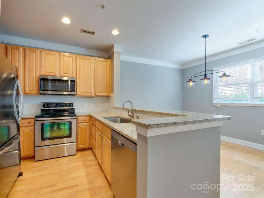 400 Clarice Avenue, Charlotte, NC 28204.  MLS# CAR4283151, YatesRealty ID 28953. 