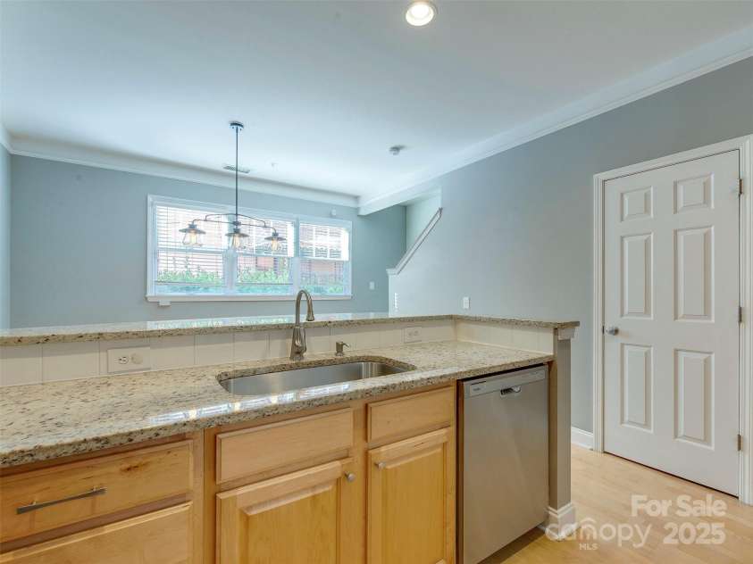 400 Clarice Avenue, Charlotte, NC 28204.  MLS# CAR4283151, YatesRealty ID 28953. 