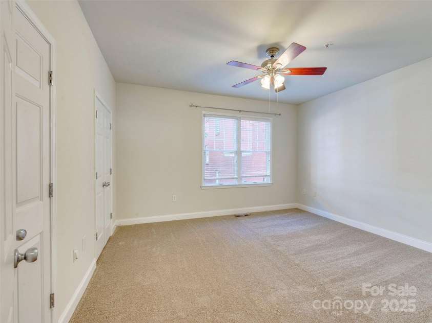 400 Clarice Avenue, Charlotte, NC 28204.  MLS# CAR4283151, YatesRealty ID 28953. 
