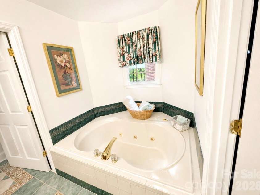 5406 Club View Drive, Concord, NC 28025.  MLS# CAR4366659, YatesRealty ID 28953. 