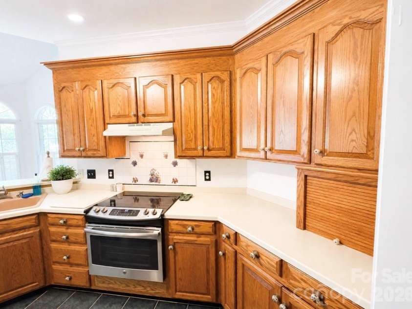 5406 Club View Drive, Concord, NC 28025.  MLS# CAR4366659, YatesRealty ID 28953. 