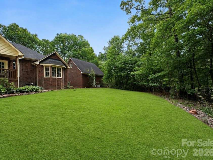 5406 Club View Drive, Concord, NC 28025.  MLS# CAR4366659, YatesRealty ID 28953. 
