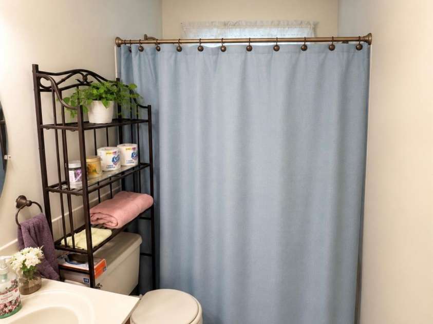 5406 Club View Drive, Concord, NC 28025.  MLS# CAR4366659, YatesRealty ID 28953. Bathroom 2