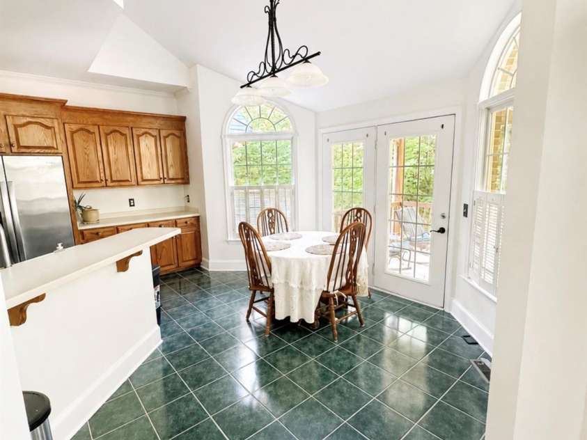 5406 Club View Drive, Concord, NC 28025.  MLS# CAR4366659, YatesRealty ID 28953. Breakfast Nook