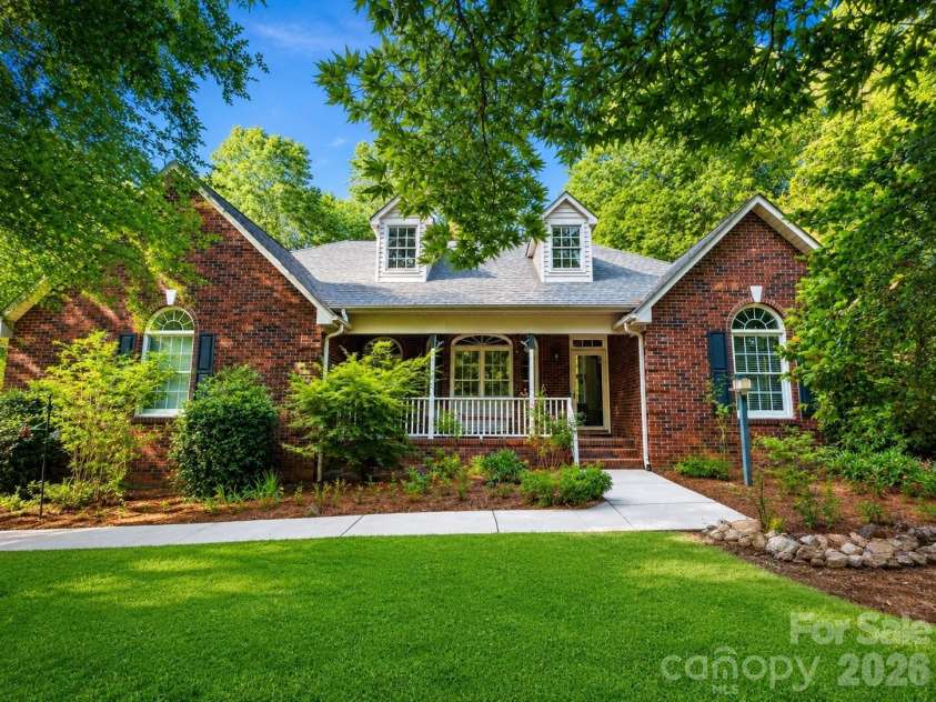 5406 Club View Drive, Concord, NC 28025.  MLS# CAR4366659, YatesRealty ID 28953. Front of House