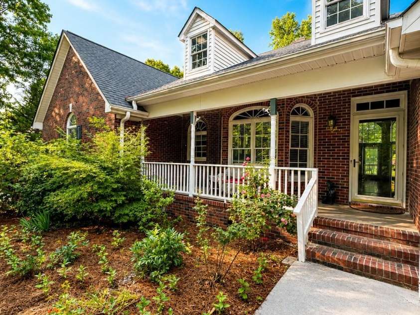 5406 Club View Drive, Concord, NC 28025.  MLS# CAR4366659, YatesRealty ID 28953. Front Porch