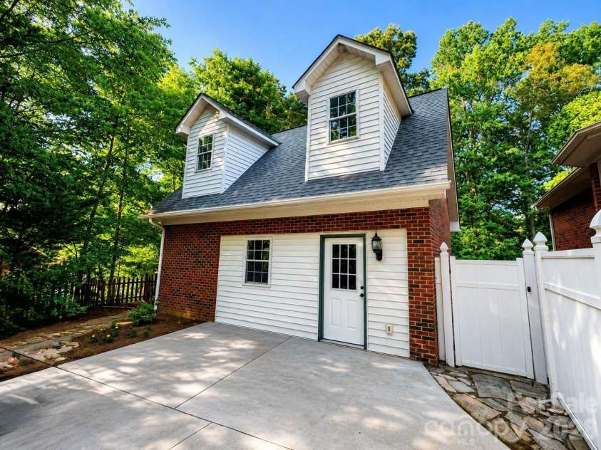 5406 Club View Drive, Concord, NC 28025.  MLS# CAR4366659, YatesRealty ID 28953. Guest Quarters