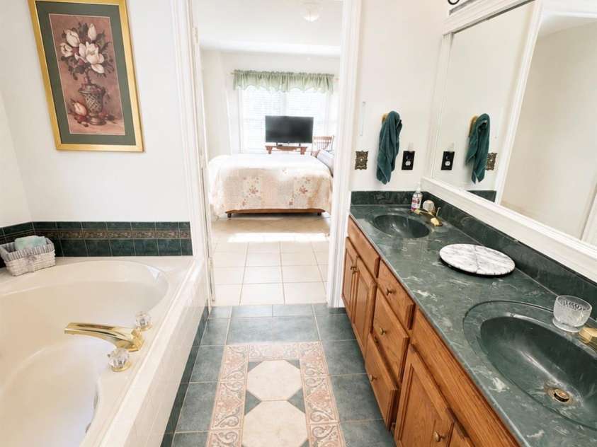 5406 Club View Drive, Concord, NC 28025.  MLS# CAR4366659, YatesRealty ID 28953. Primary Bath