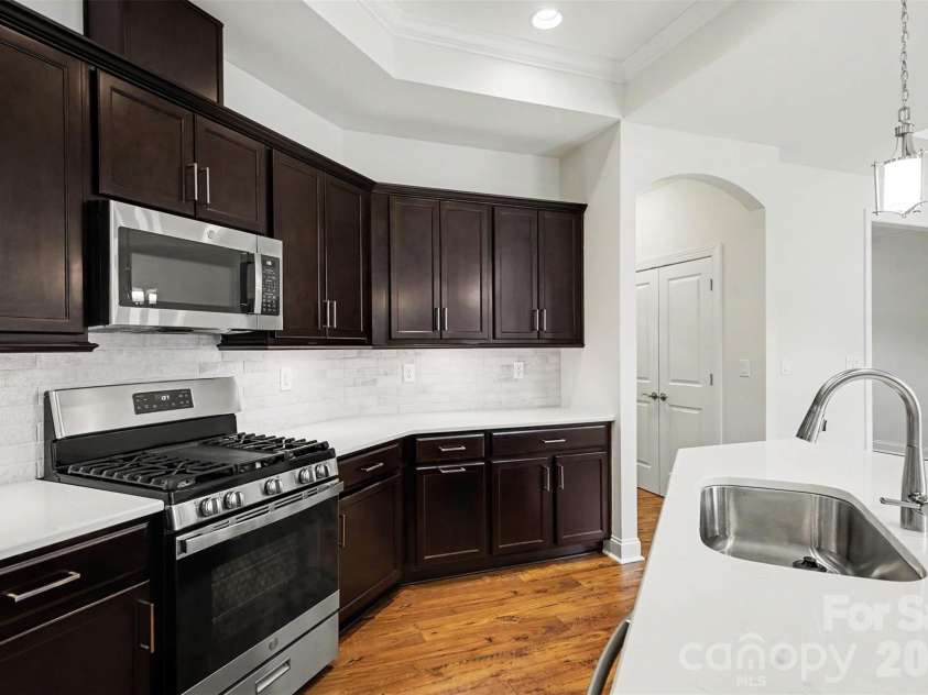 1119 Millview Lane, Matthews, NC 28104.  MLS# CAR4389406, YatesRealty ID 28954. Fully equipped kitchen with gas range