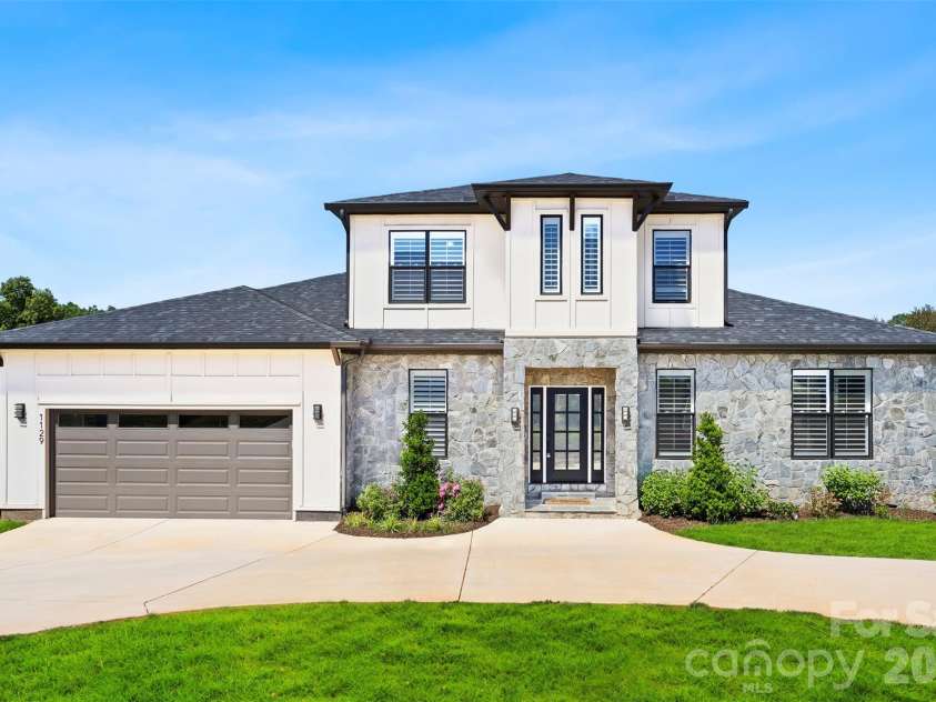 1129 Stony Point Road, Kings Mountain, NC 28086.  MLS# CAR4373551, YatesRealty ID 28956. 