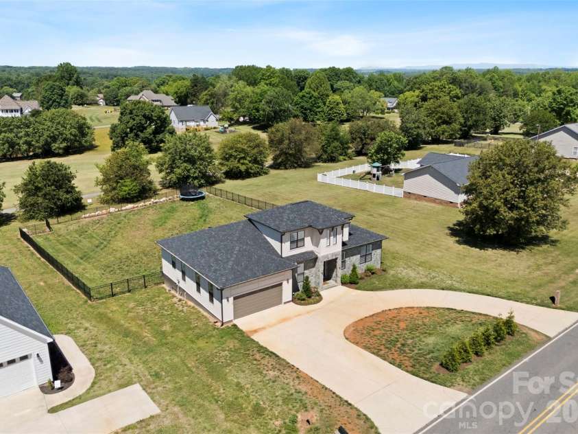 1129 Stony Point Road, Kings Mountain, NC 28086.  MLS# CAR4373551, YatesRealty ID 28956. 