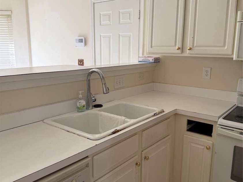 2640 Hartley Hills Drive, Charlotte, NC 28213.  MLS# CAR4285845, YatesRealty ID 28956. 
