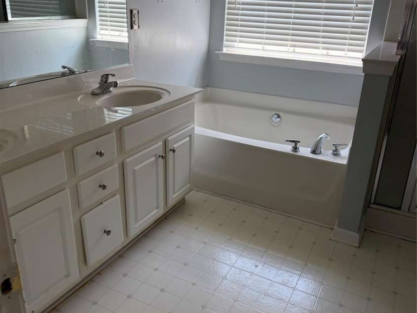 2640 Hartley Hills Drive, Charlotte, NC 28213.  MLS# CAR4285845, YatesRealty ID 28956. 