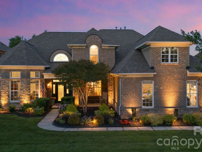 11729 Avaly Lane, Charlotte, NC 28277.  MLS# CAR4373976, YatesRealty ID 28957. 