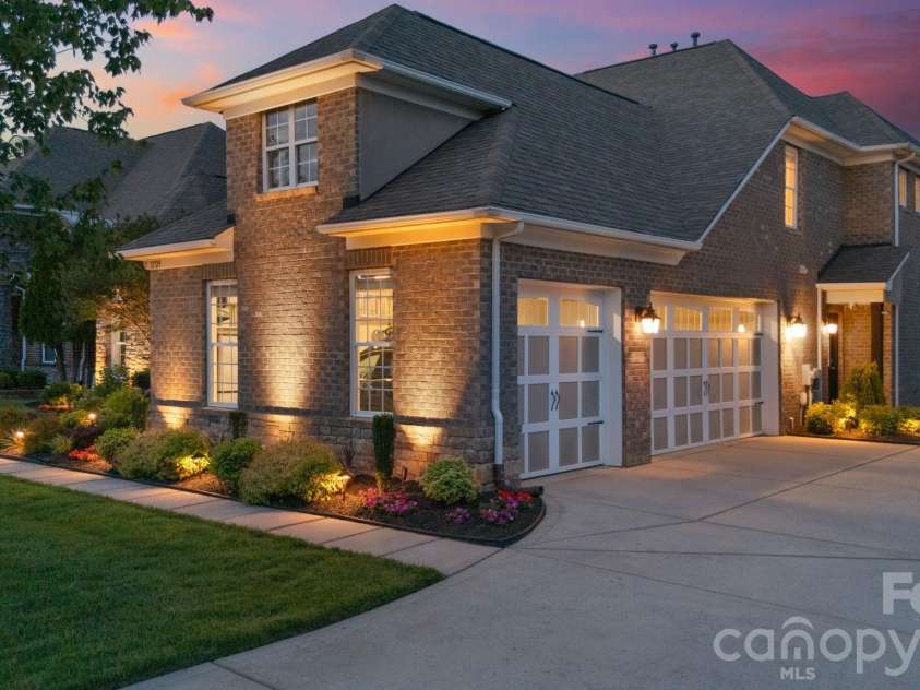 11729 Avaly Lane, Charlotte, NC 28277.  MLS# CAR4373976, YatesRealty ID 28957. 
