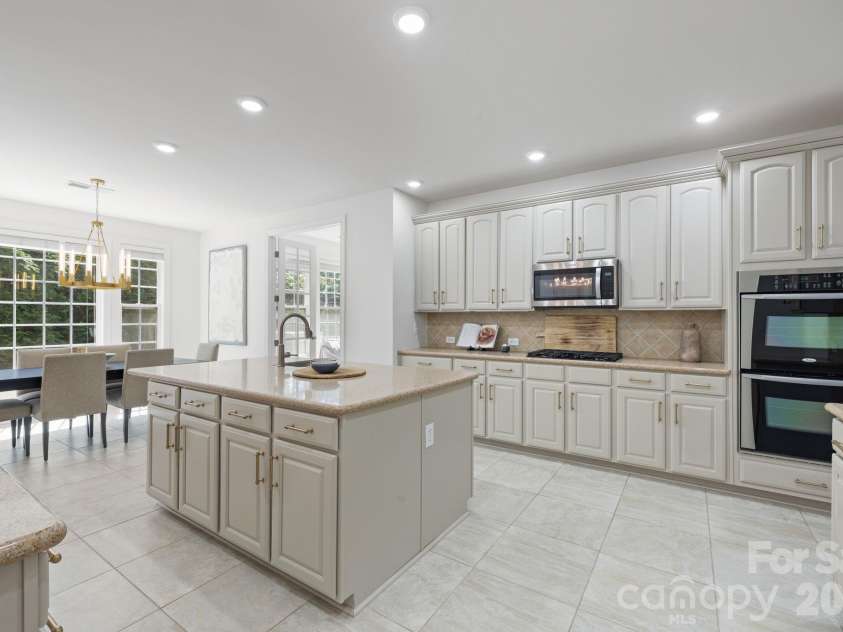11729 Avaly Lane, Charlotte, NC 28277.  MLS# CAR4373976, YatesRealty ID 28957. 