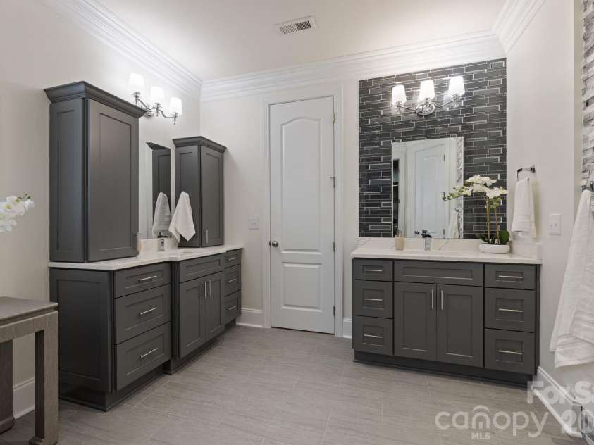 11729 Avaly Lane, Charlotte, NC 28277.  MLS# CAR4373976, YatesRealty ID 28957. 