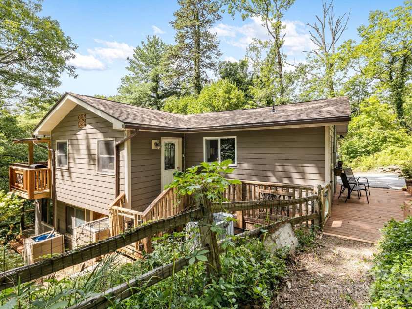 695 Huckleberry Mountain Road, Hendersonville, NC 28792.  MLS# CAR4281745, YatesRealty ID 28959. Pathway to yard