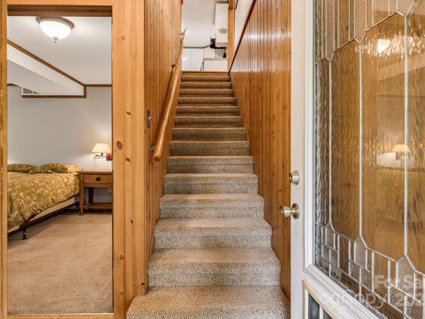 695 Huckleberry Mountain Road, Hendersonville, NC 28792.  MLS# CAR4281745, YatesRealty ID 28959. Stairwell