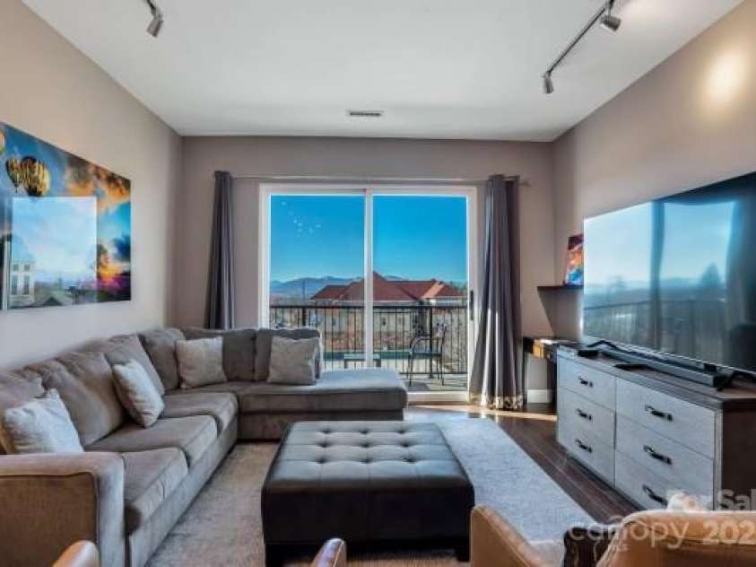 45 Asheland Avenue, Asheville, NC 28801.  MLS# CAR4238176, YatesRealty ID 2896. 