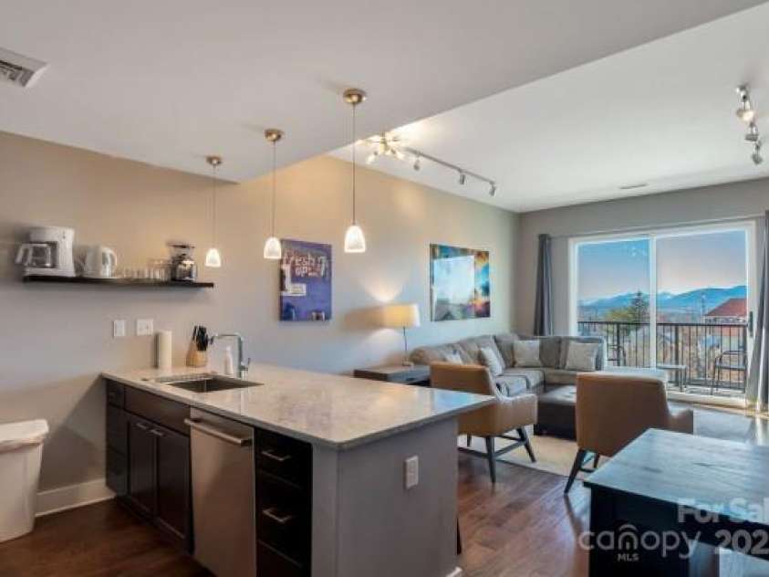 45 Asheland Avenue, Asheville, NC 28801.  MLS# CAR4238176, YatesRealty ID 2896. 