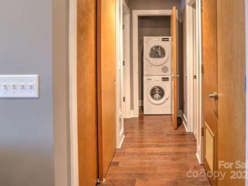 45 Asheland Avenue, Asheville, NC 28801.  MLS# CAR4238176, YatesRealty ID 2896. 